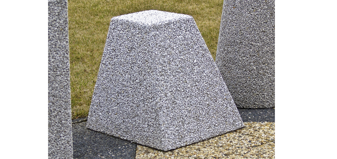 Pal parkingowy płaski wykonany w technologii betonu płukanego - dostęny w bogatej gamie kolorystycznej. Wymiary: 50x26x wys.50cm.