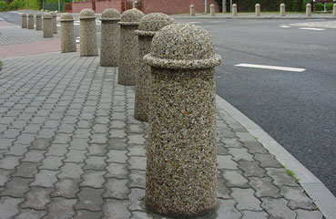 Pal parkingowy kulisty dostępny w bogatej palecie kolorów kruszyw naturalnych.