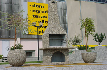 Betonowy grill modułowy Premier do samodzielnego montażu w miejscu docelowym.